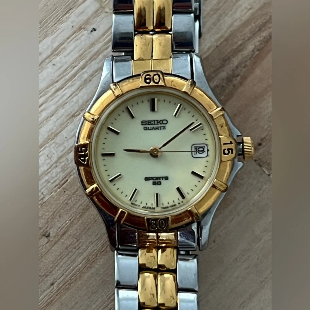 Seiko Sport 50 Ladies Watch Vintage Two-Tone Bracelet Iridescent Dial Date - Picture 3 of 16